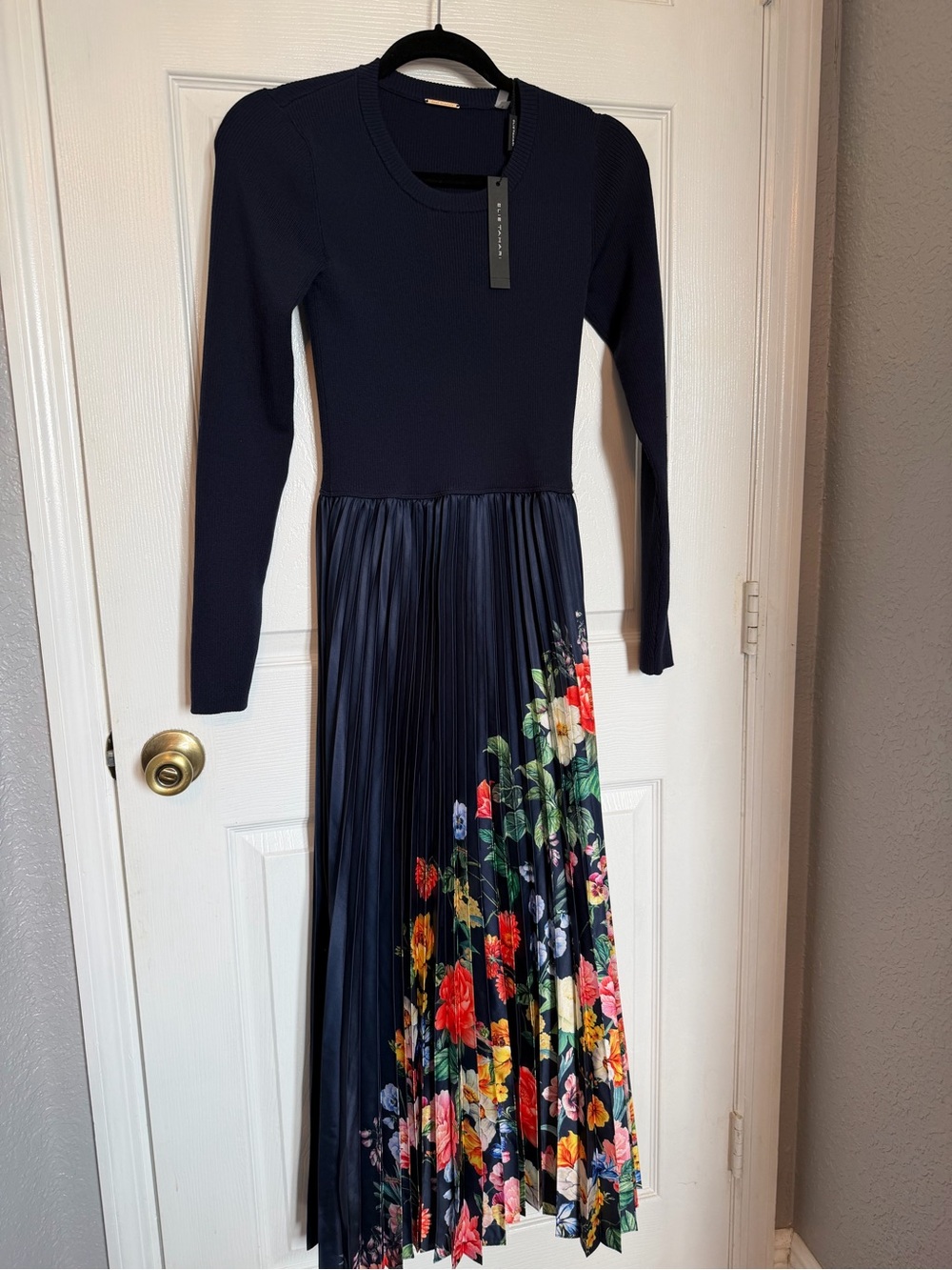 Elie Tahari Navy Ribbed Knit Top - Picture 6 of 7